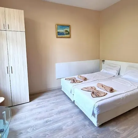 Mateo Center Апартаменти *